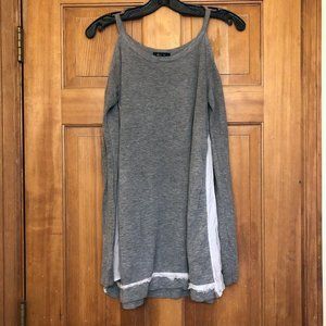 Ella Moss Flowy Gray Cold Shoulder Top